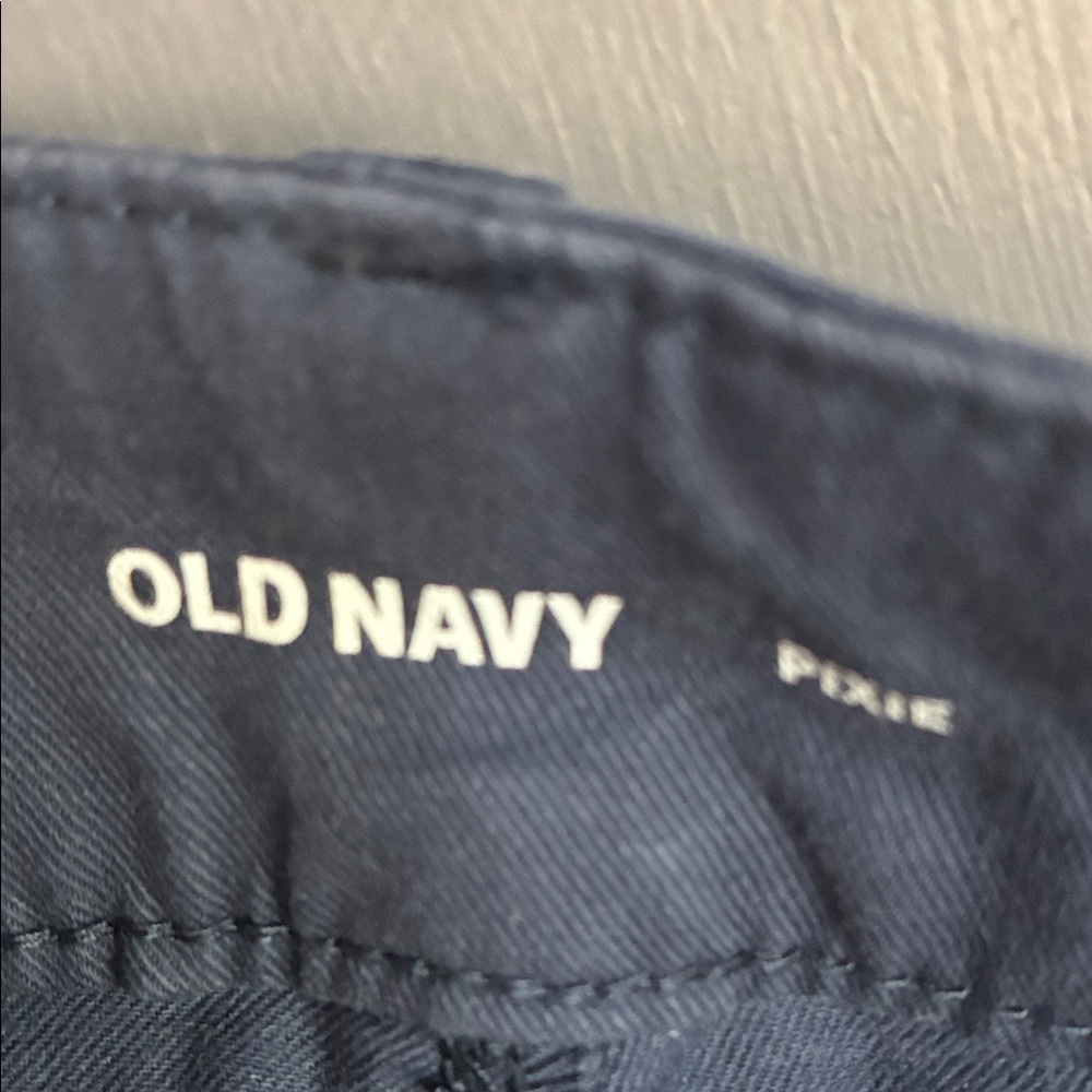 Old Navy Women's Skinny Pants in Navy Blue - Picture 2 of 3